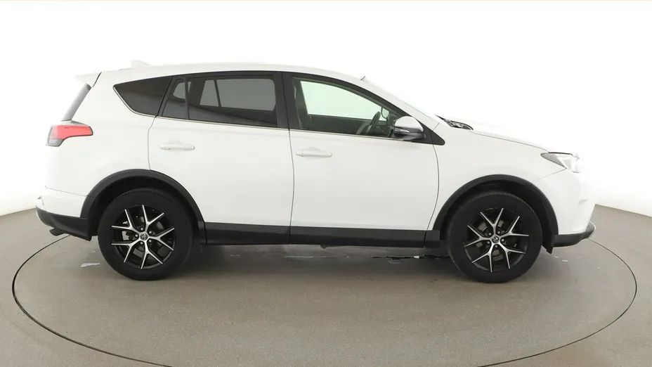 TOYOTA RAV4 -