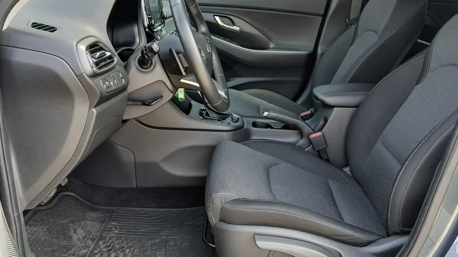 HYUNDAI i30 -