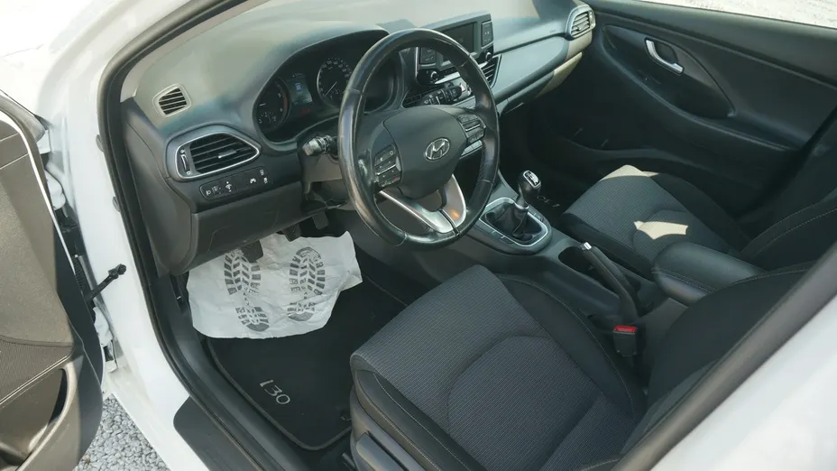 HYUNDAI i30 -