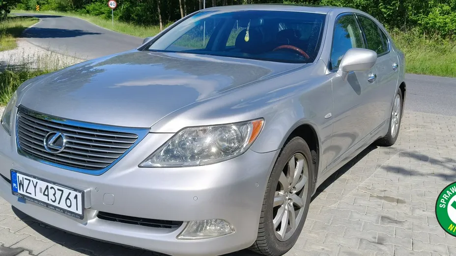LEXUS LS -
