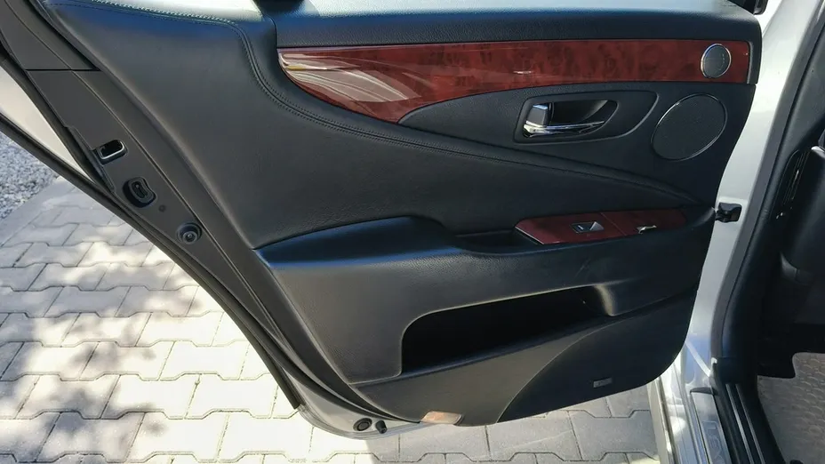 LEXUS LS -