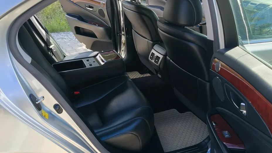 LEXUS LS -