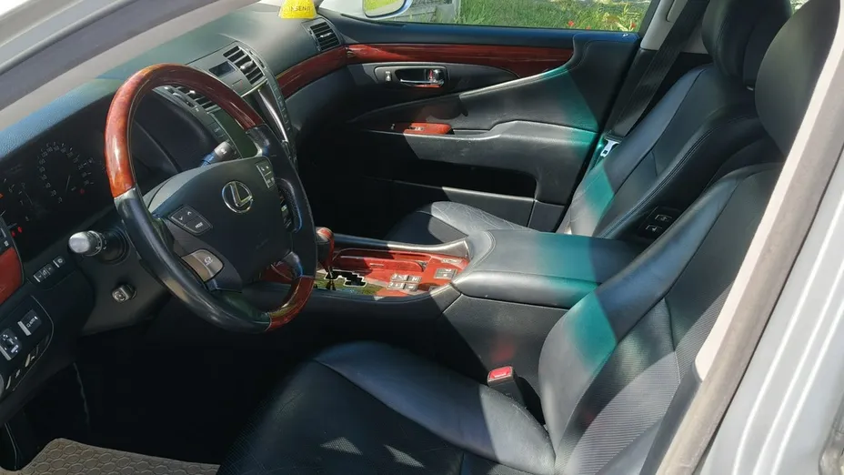LEXUS LS -