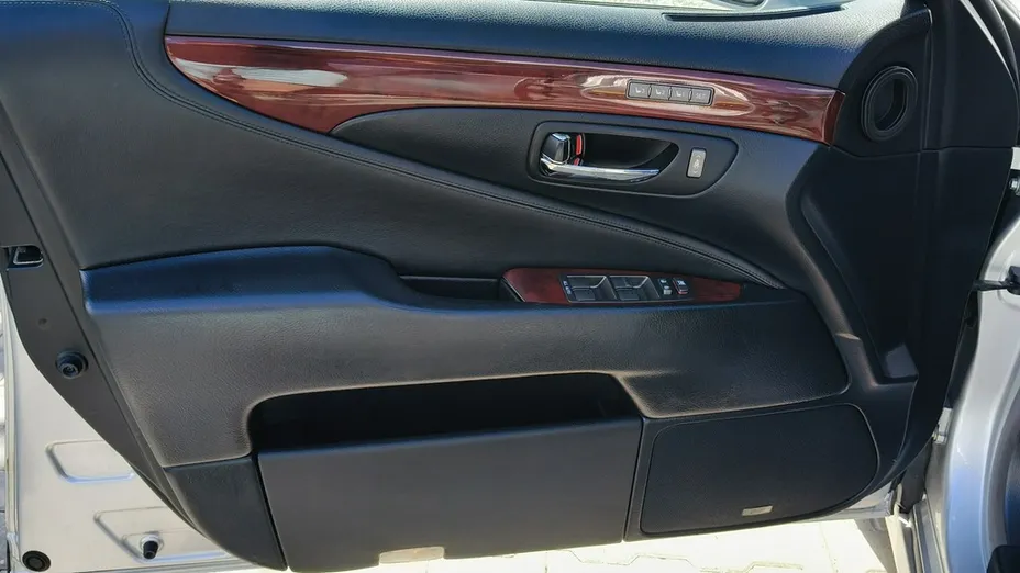 LEXUS LS -