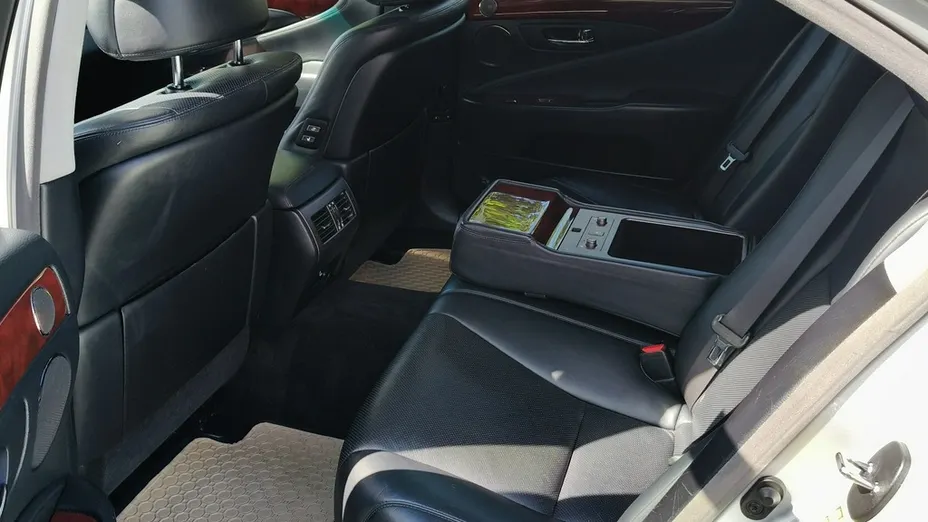 LEXUS LS -