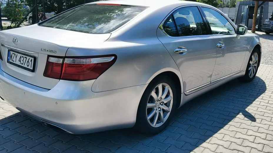 LEXUS LS -