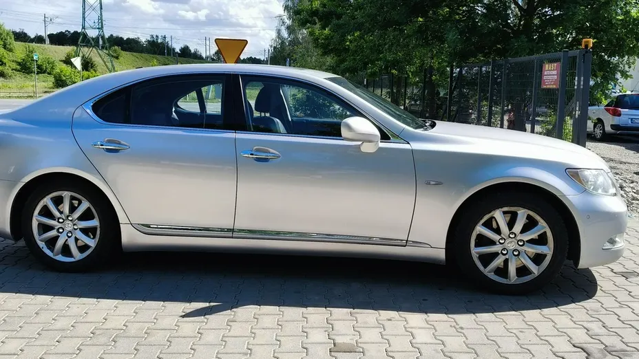 LEXUS LS -