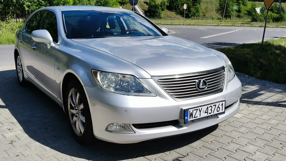 LEXUS LS -