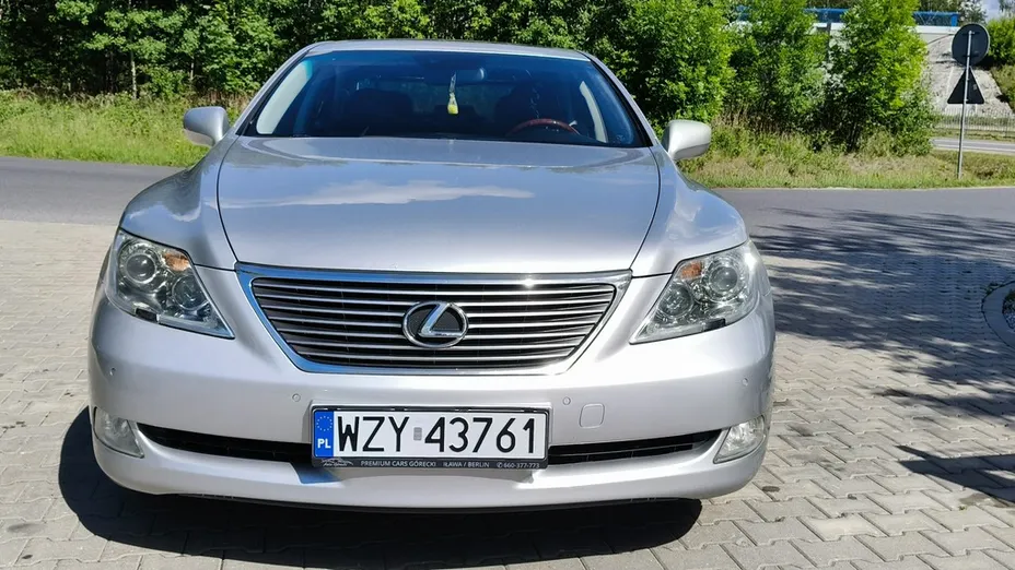 LEXUS LS -