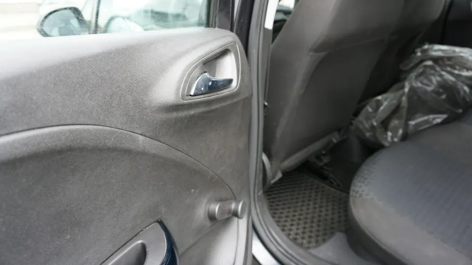 OPEL Corsa -
