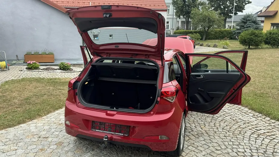 HYUNDAI i20 -
