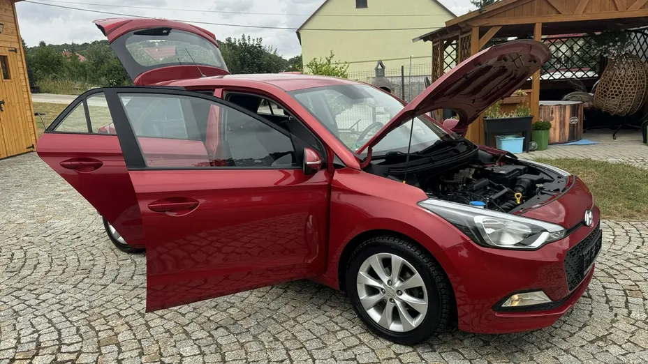 HYUNDAI i20 -