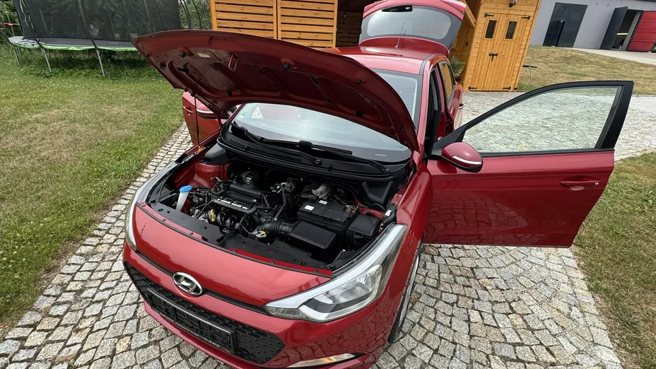 HYUNDAI i20 -