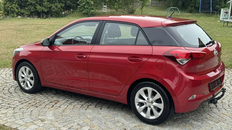 HYUNDAI i20 -