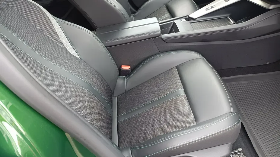 PEUGEOT 308 -