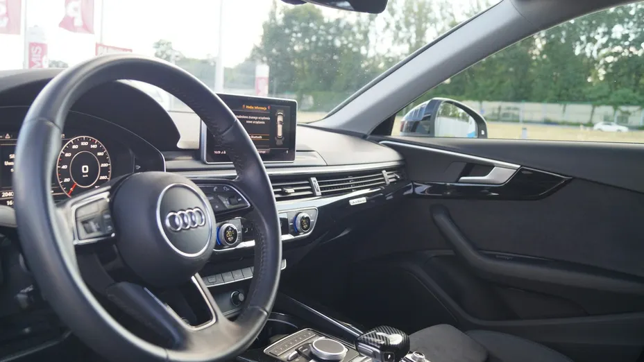 AUDI A4 -