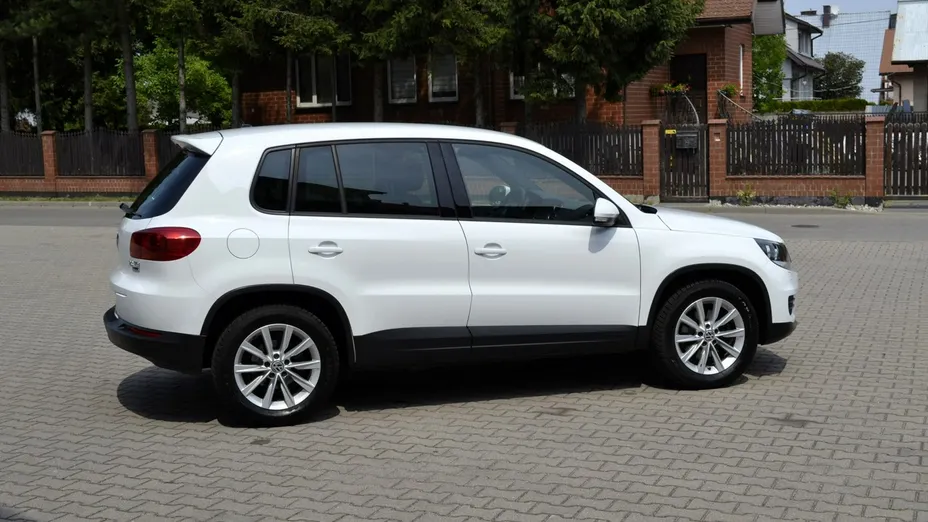 VOLKSWAGEN Tiguan -