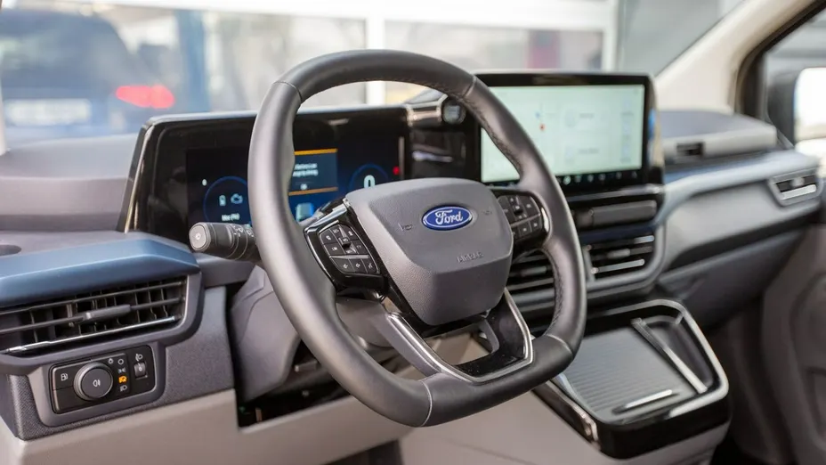 FORD Tourneo Custom -
