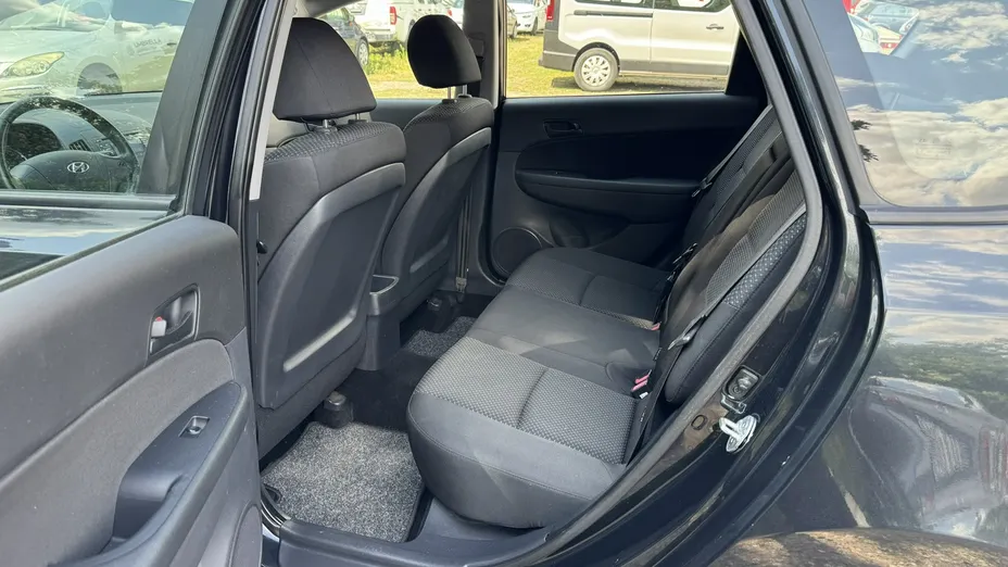 HYUNDAI i30 -