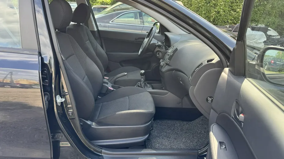 HYUNDAI i30 -