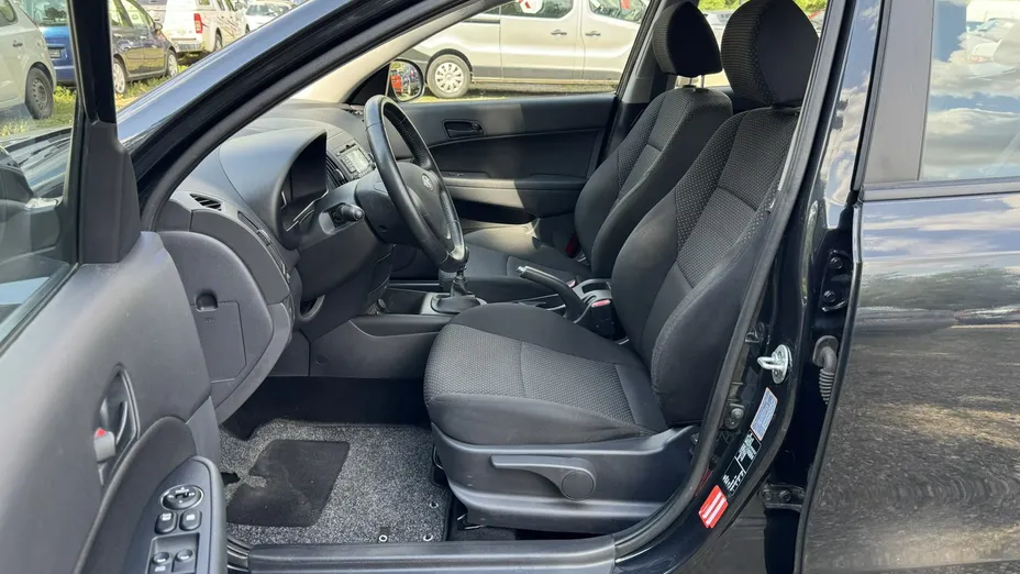 HYUNDAI i30 -