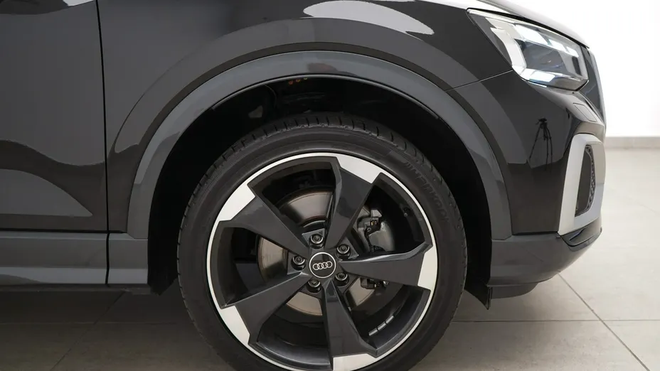 AUDI Q2 -