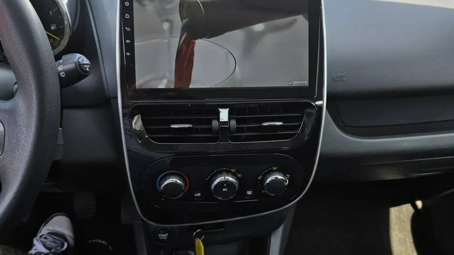 RENAULT Clio -