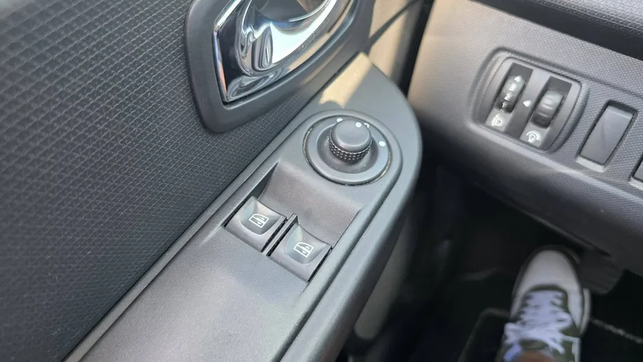 RENAULT Clio -