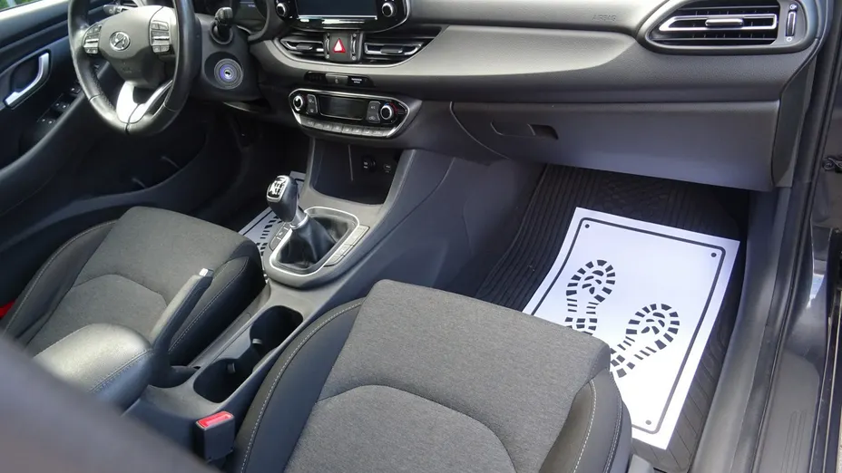 HYUNDAI i30 -
