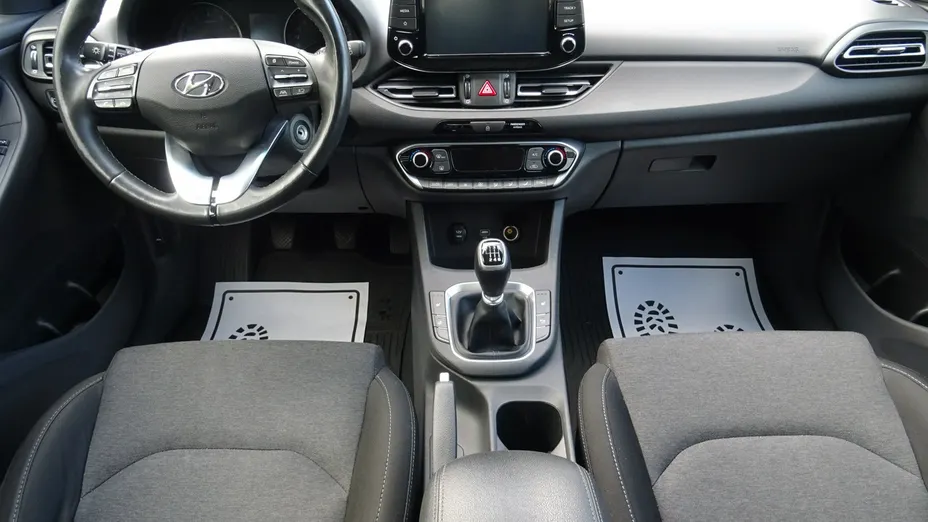 HYUNDAI i30 -