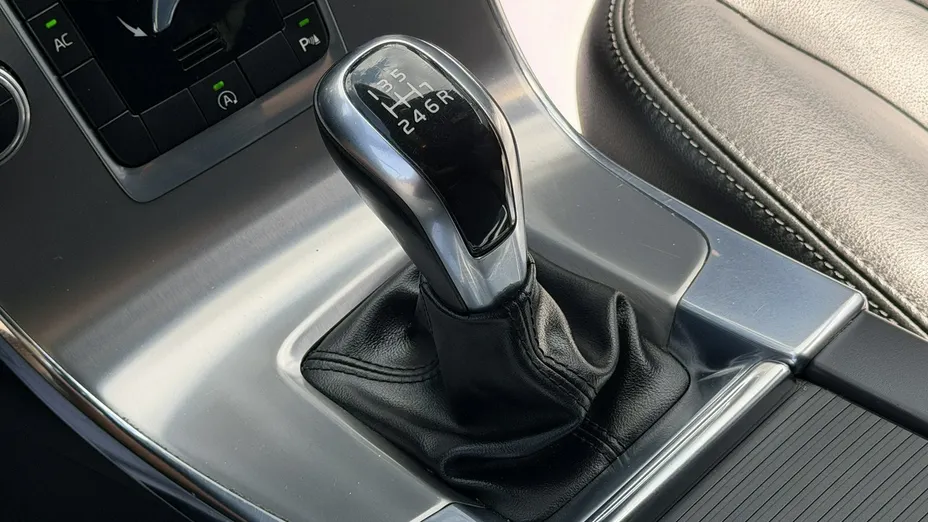 VOLVO S60 -
