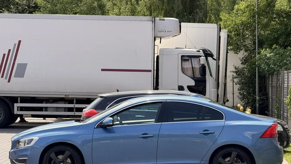 VOLVO S60 -
