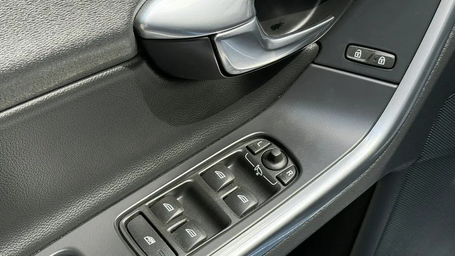 VOLVO S60 -