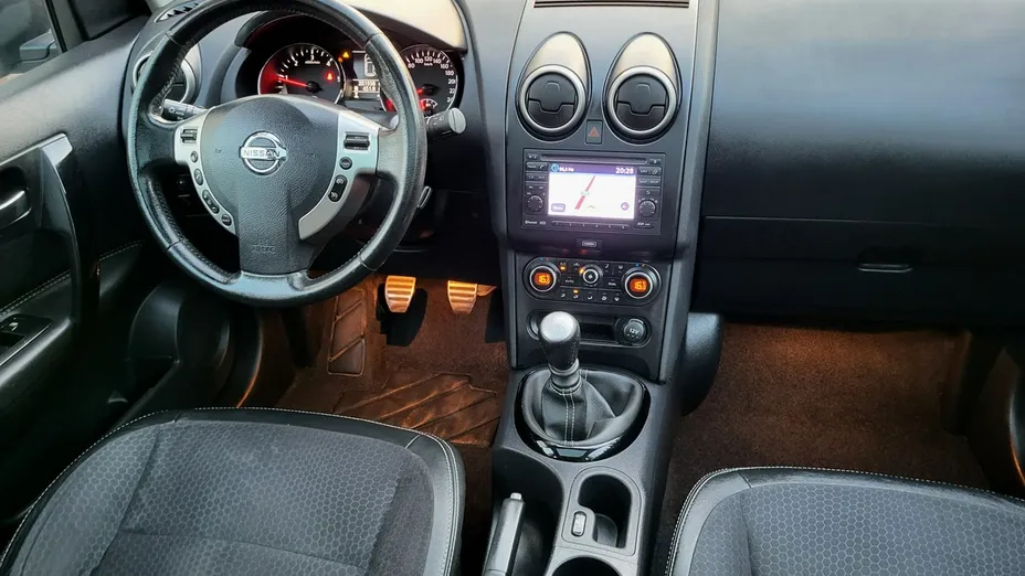 NISSAN Qashqai -