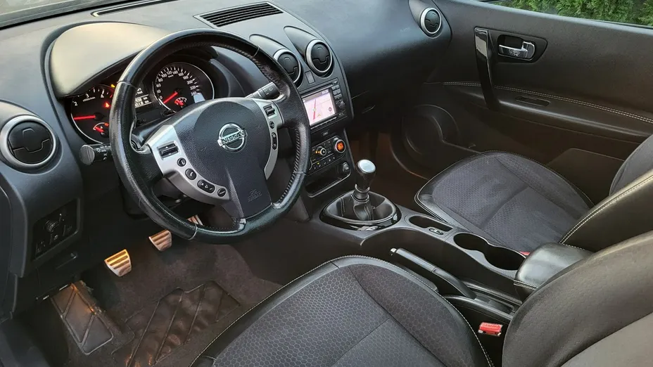 NISSAN Qashqai -