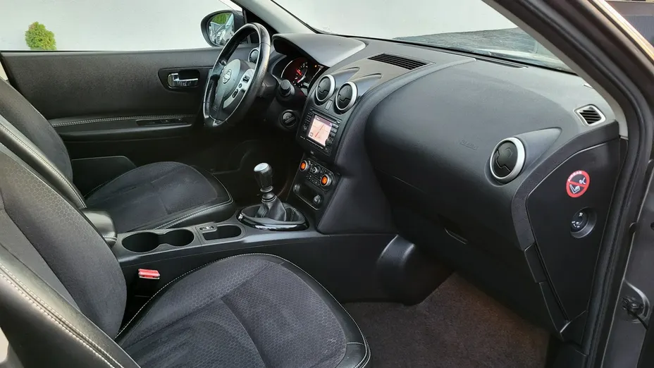 NISSAN Qashqai -