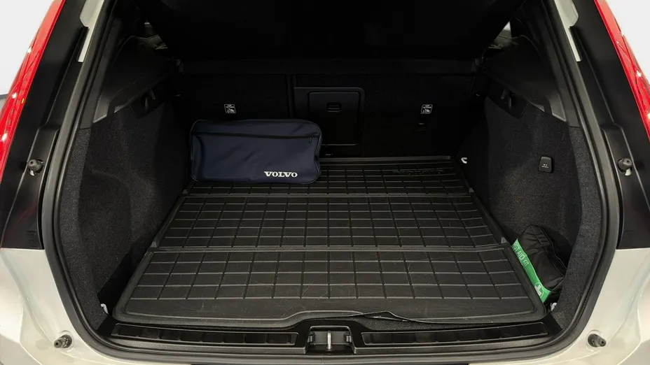 VOLVO XC40 -