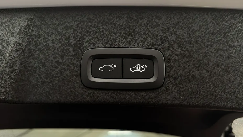 VOLVO XC40 -