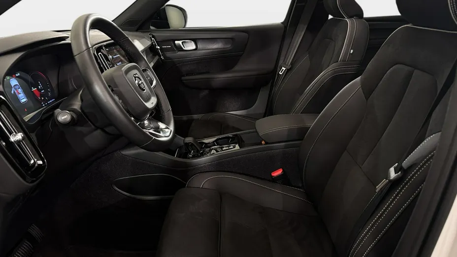 VOLVO XC40 -