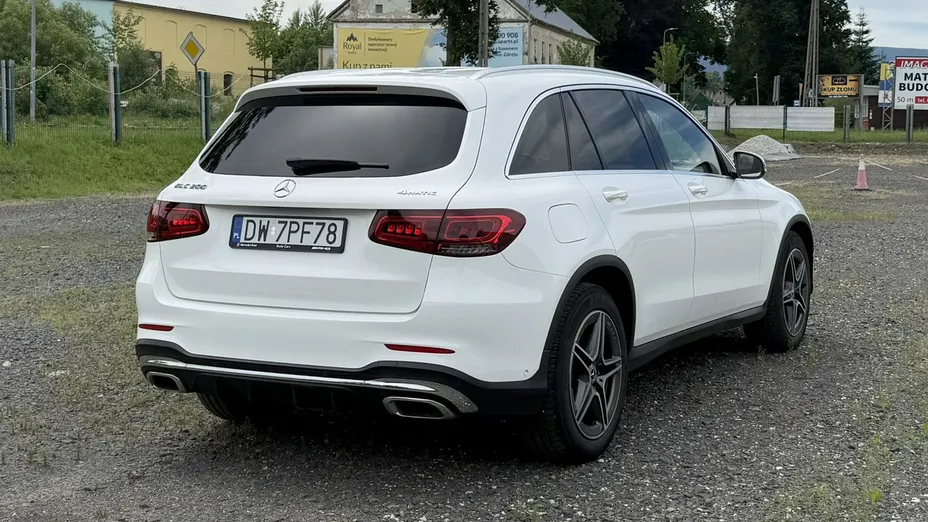 MERCEDES-BENZ GLC -