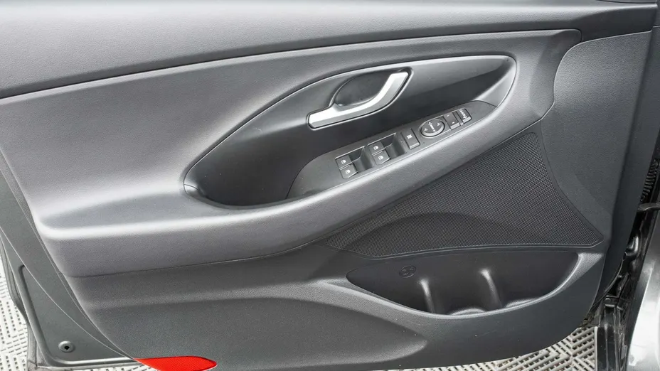 HYUNDAI i30 -