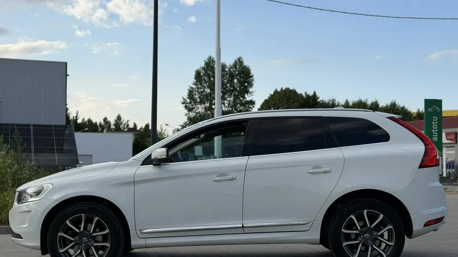 VOLVO XC60 -