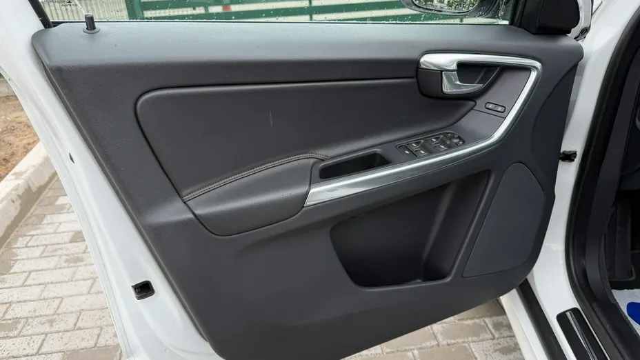VOLVO XC60 -