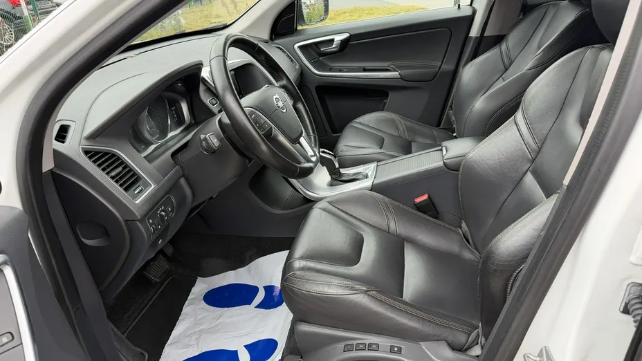 VOLVO XC60 -