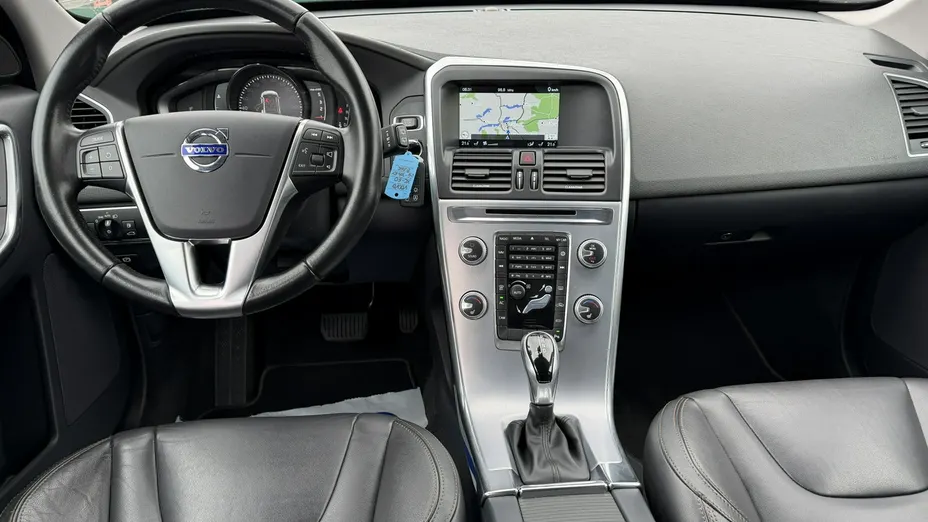 VOLVO XC60 -