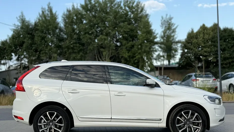 VOLVO XC60 -