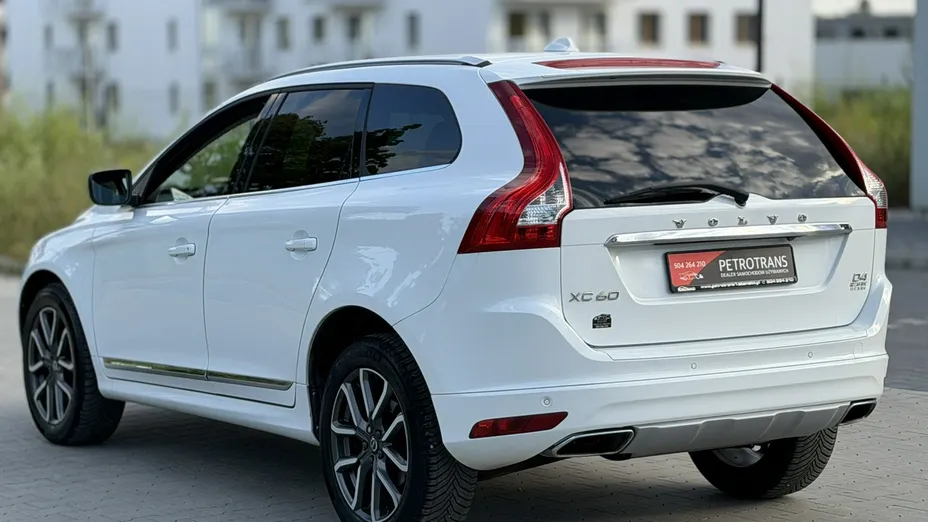 VOLVO XC60 -
