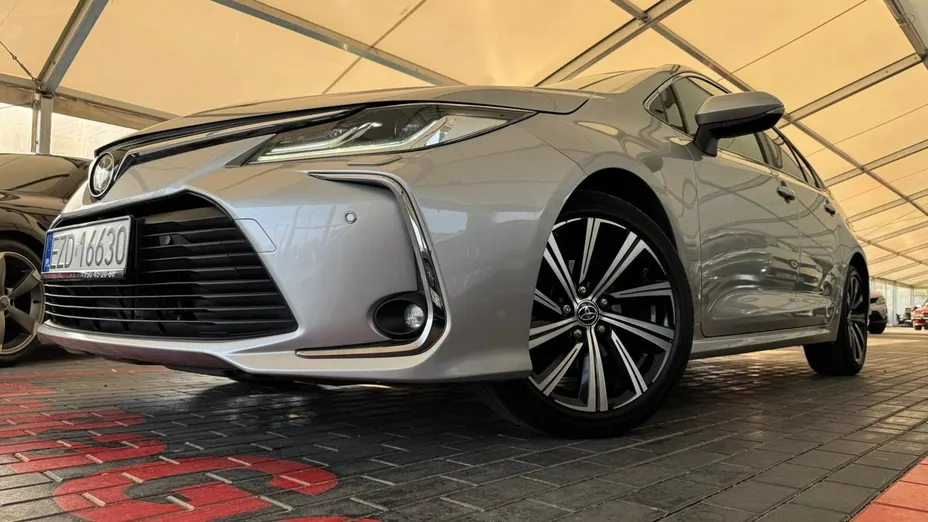 TOYOTA Corolla -