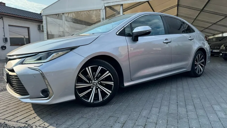 TOYOTA Corolla -