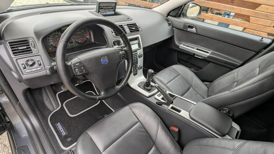VOLVO V50 -